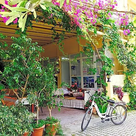 Uygar Hotel 3*